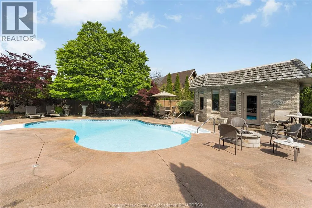 541 KERR CRESCENT