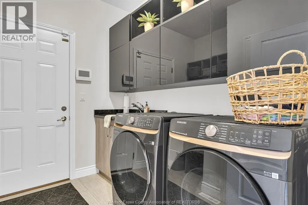 331 Lakewood Cres