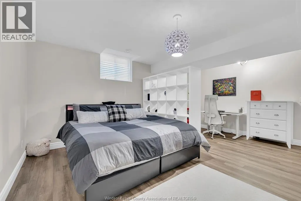 331 Lakewood Cres