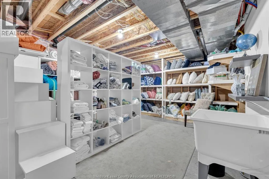 331 Lakewood Cres