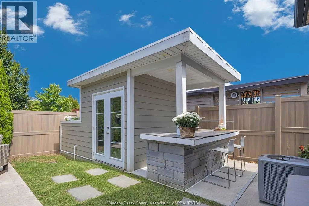 331 Lakewood Cres