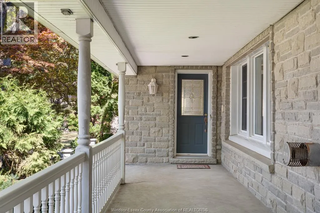 589 FRONT STREET North