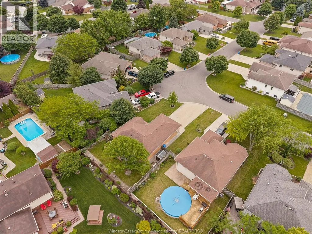 402 THORNRIDGE CRESCENT