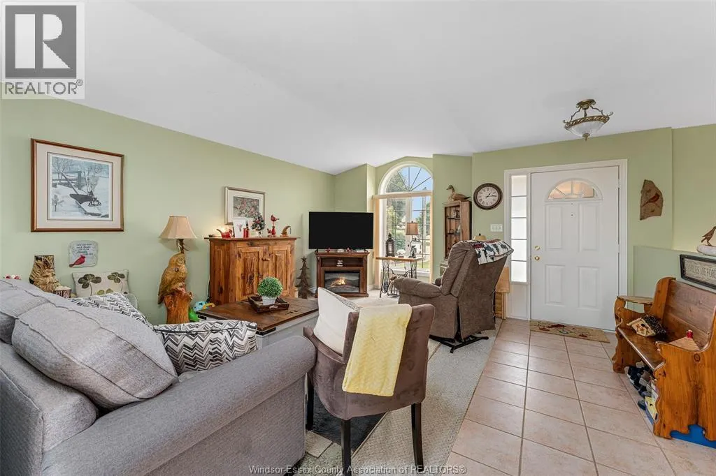 402 THORNRIDGE CRESCENT
