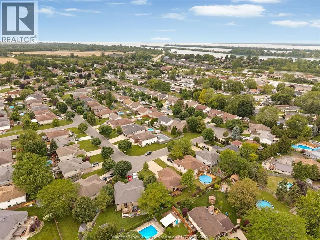 402 THORNRIDGE CRESCENT