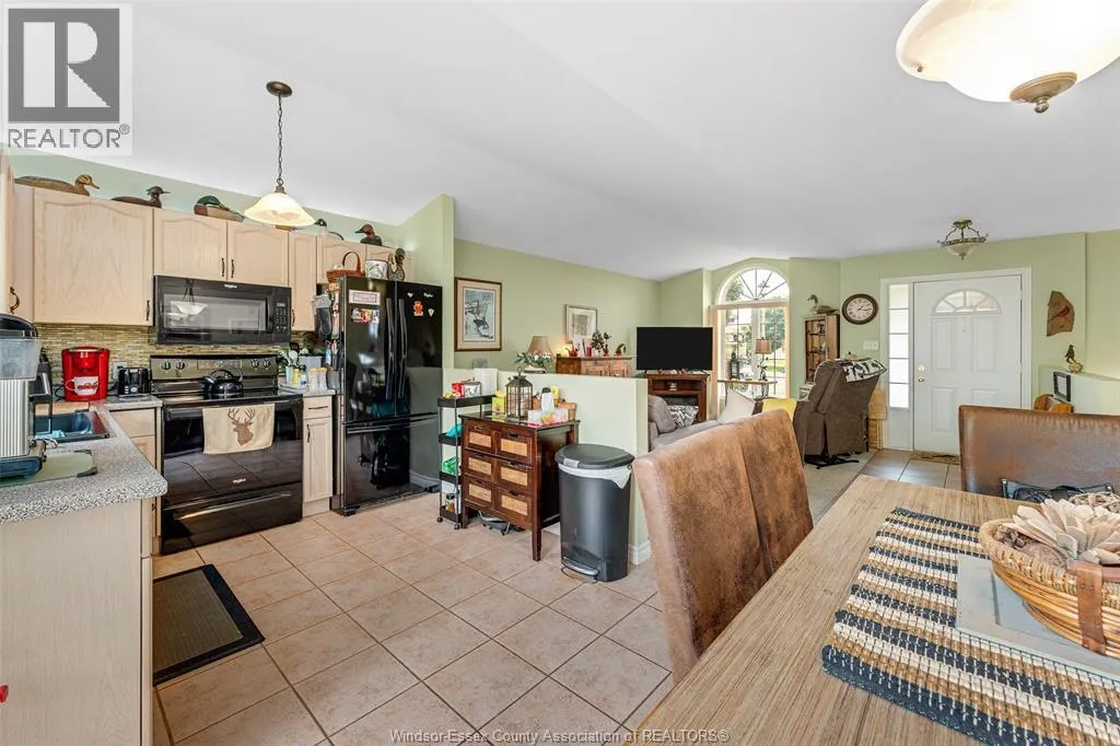 402 THORNRIDGE CRESCENT