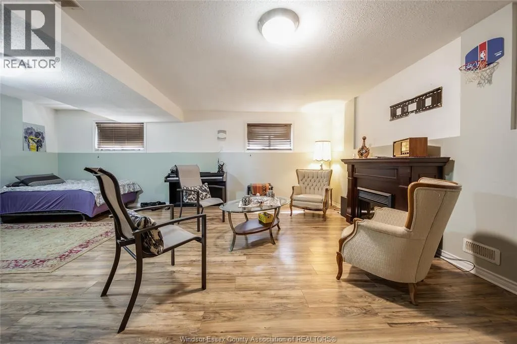 1063 BROOKVIEW CRESCENT