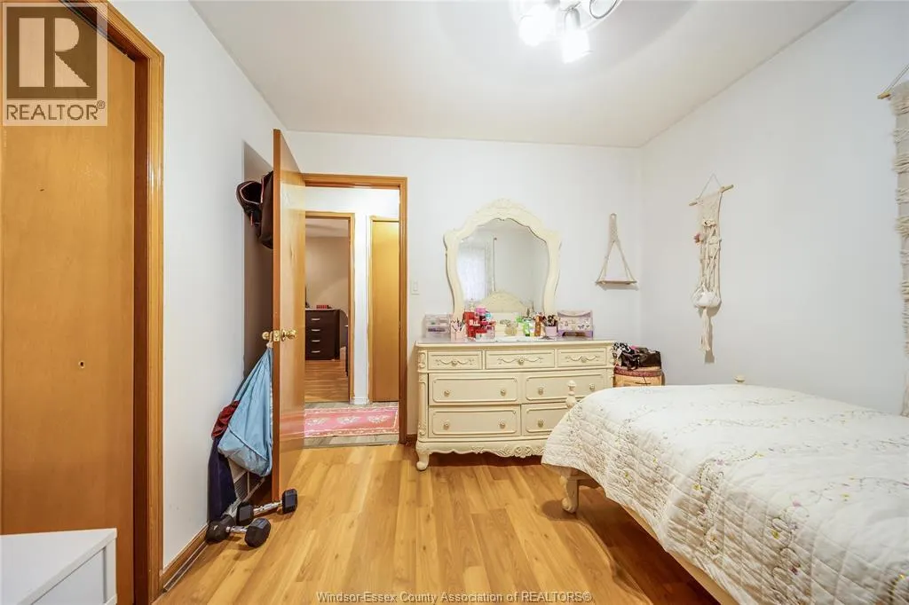 1063 BROOKVIEW CRESCENT