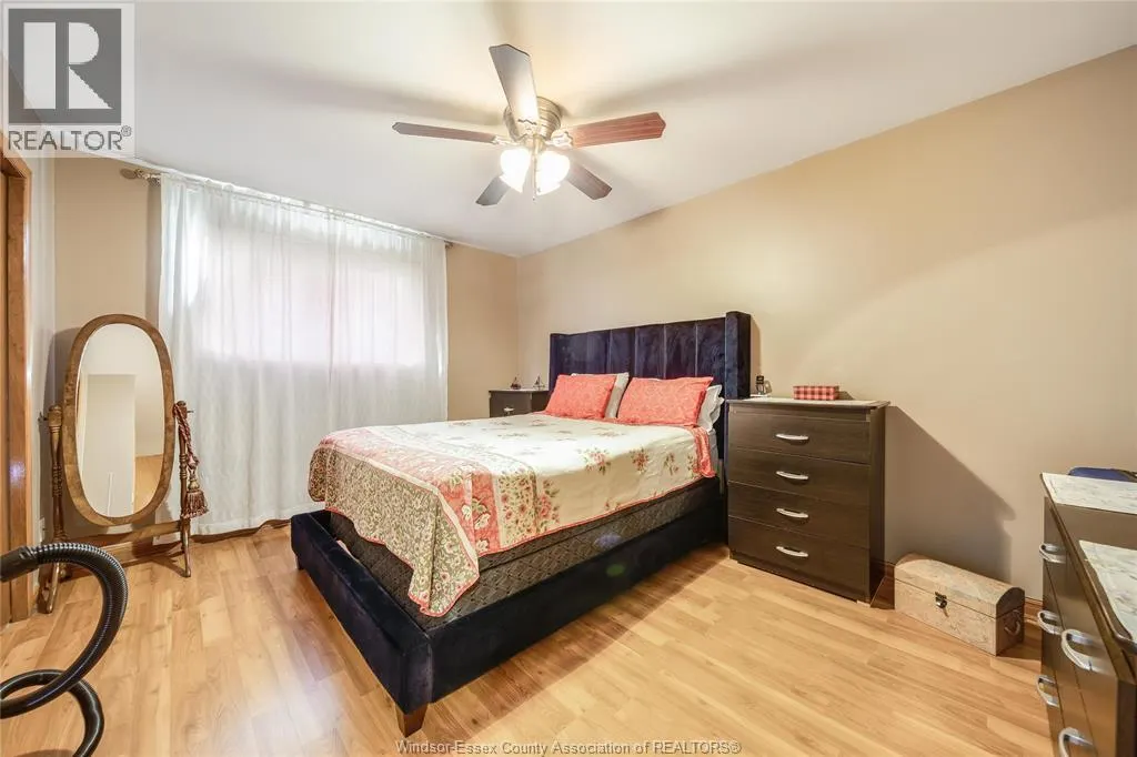 1063 BROOKVIEW CRESCENT