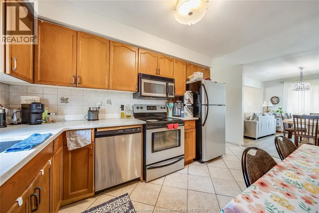 1063 BROOKVIEW CRESCENT