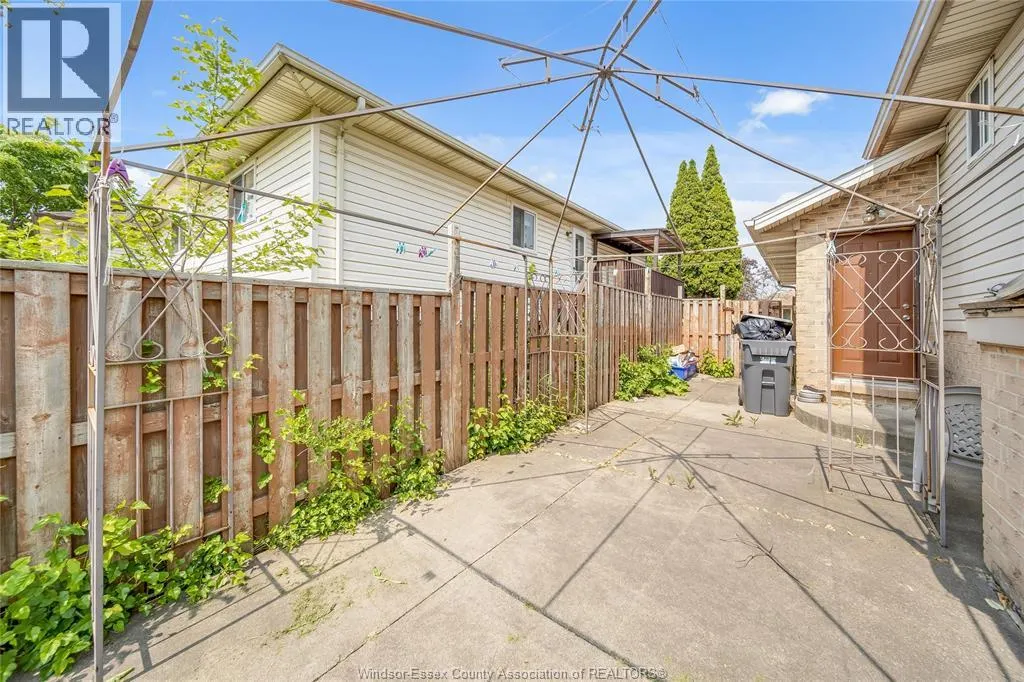 1063 BROOKVIEW CRESCENT