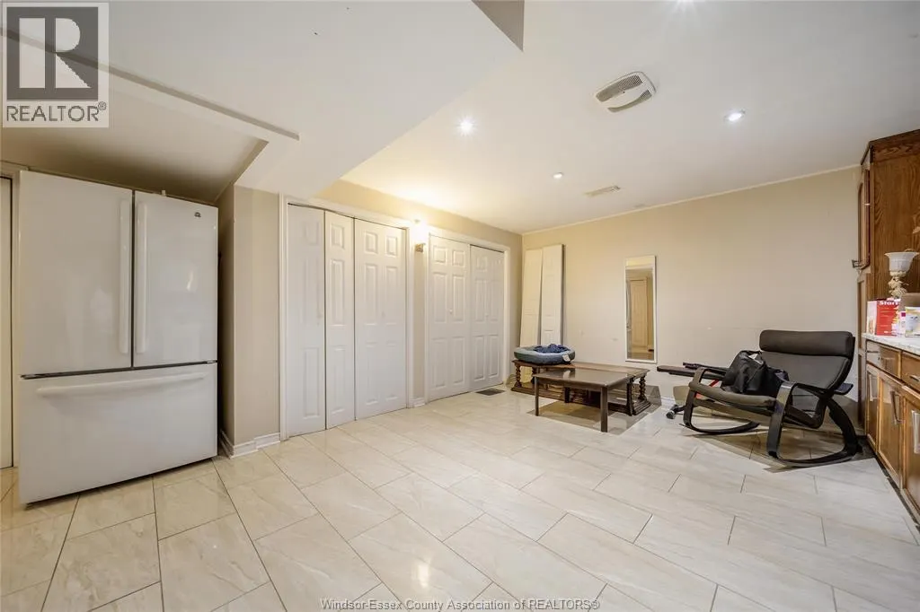 1063 BROOKVIEW CRESCENT