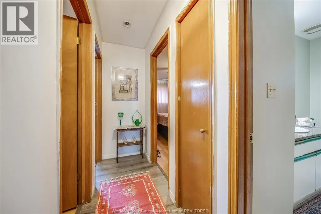 1063 BROOKVIEW CRESCENT