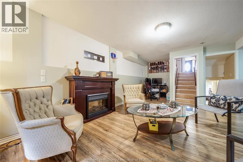 1063 BROOKVIEW CRESCENT