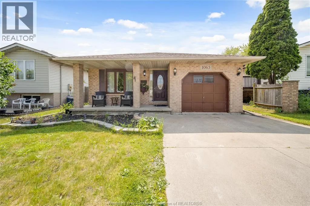1063 BROOKVIEW CRESCENT