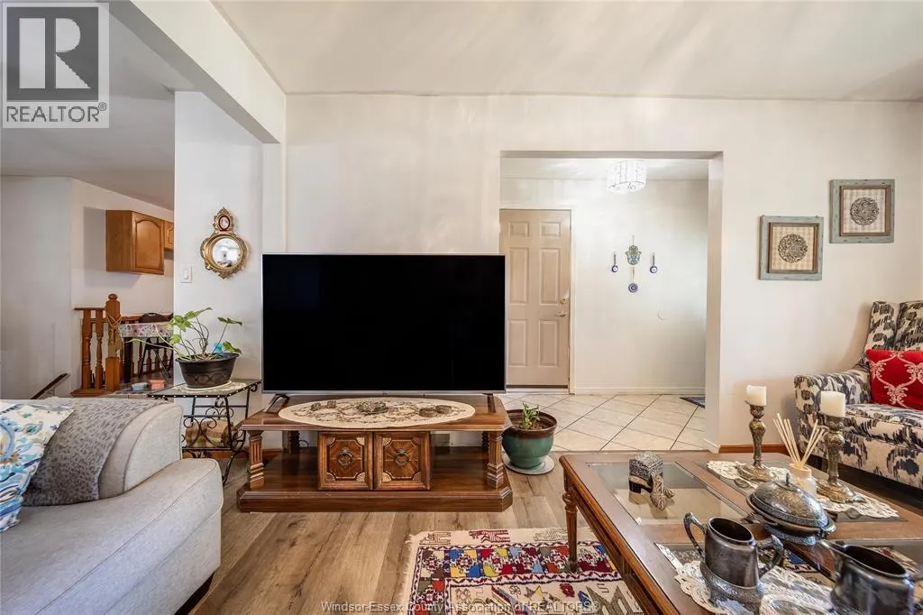 1063 BROOKVIEW CRESCENT