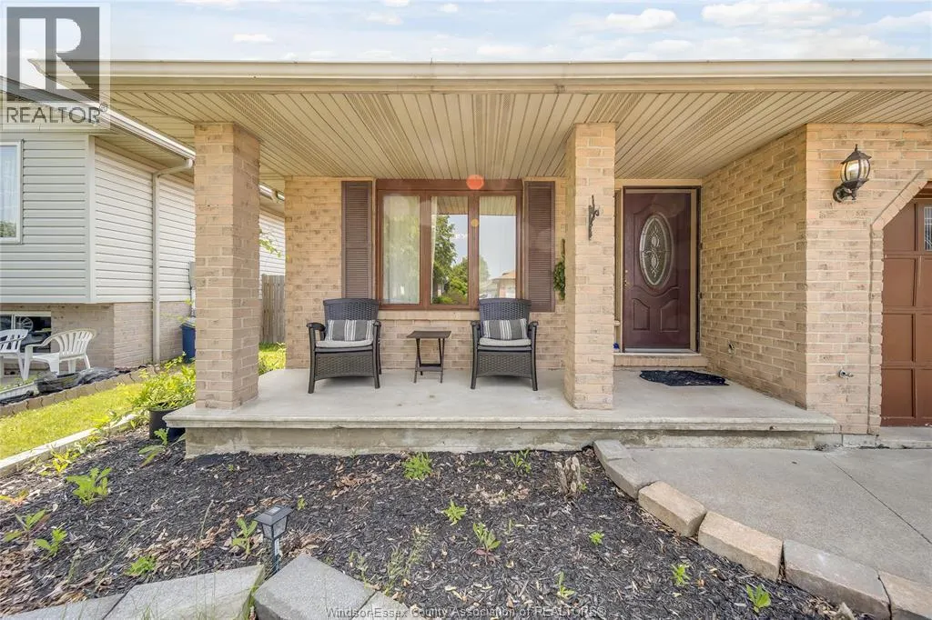 1063 BROOKVIEW CRESCENT