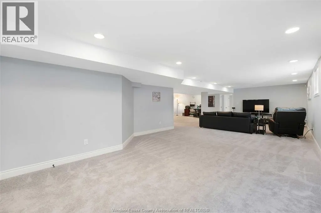 260 Livingstone CRESCENT
