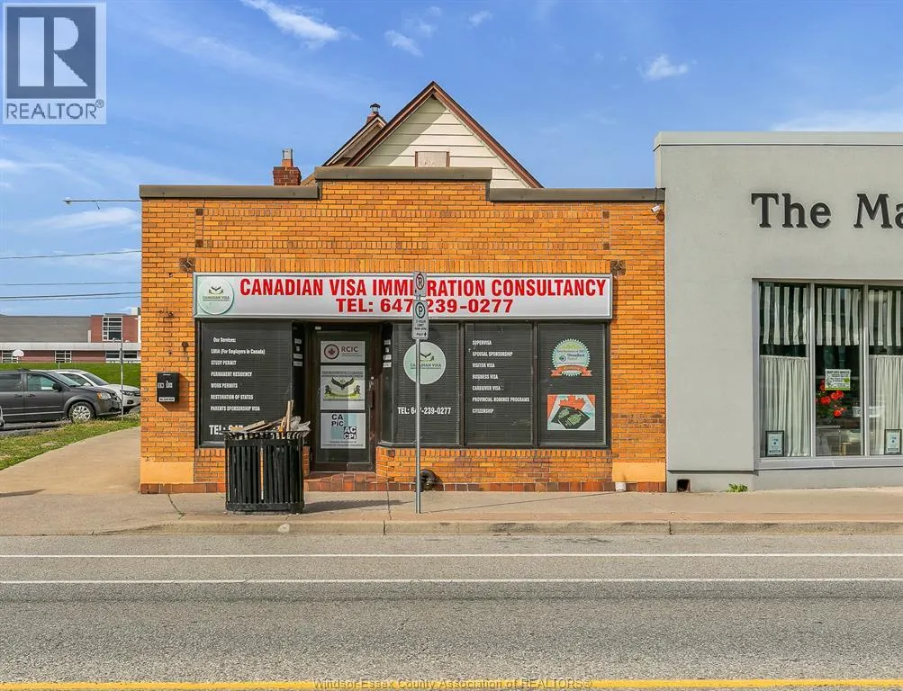 1116 WYANDOTTE STREET East
