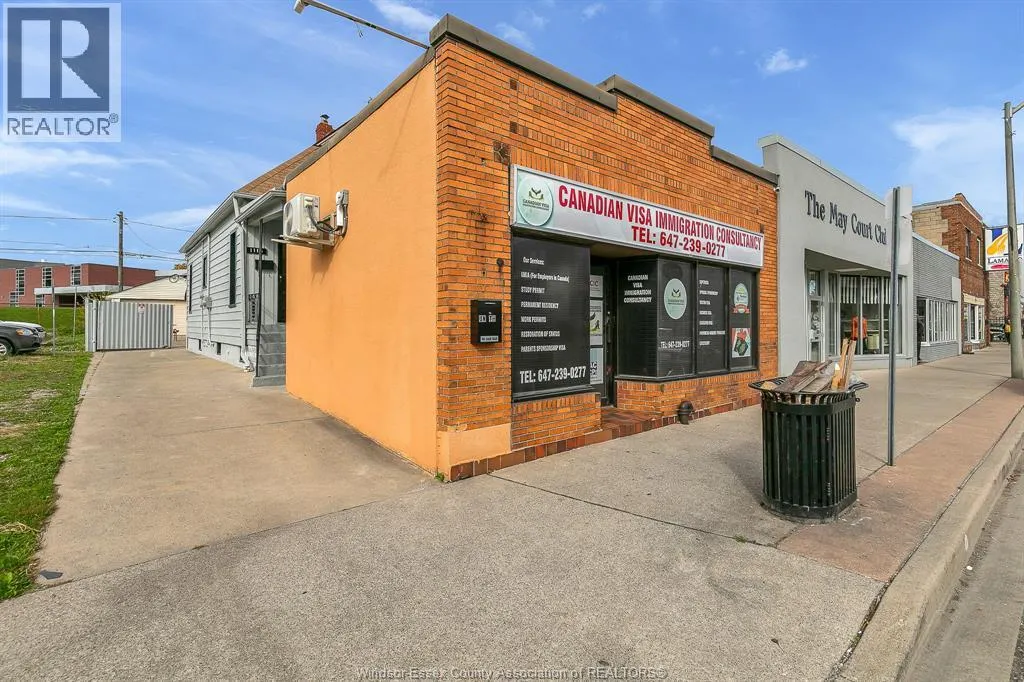 1116 WYANDOTTE STREET East