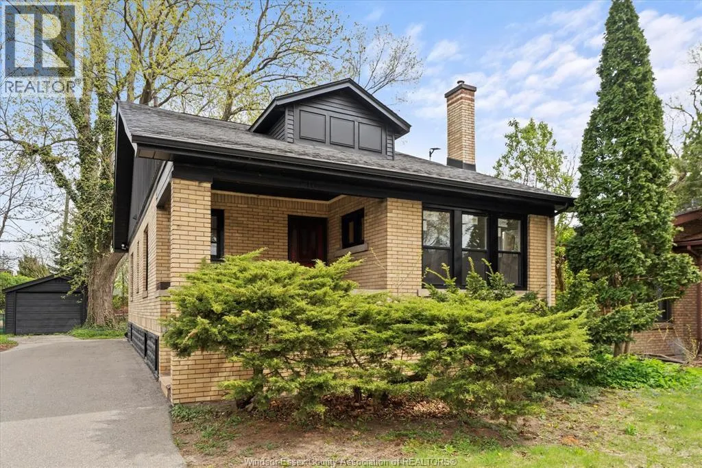 216 THOMPSON BOULEVARD