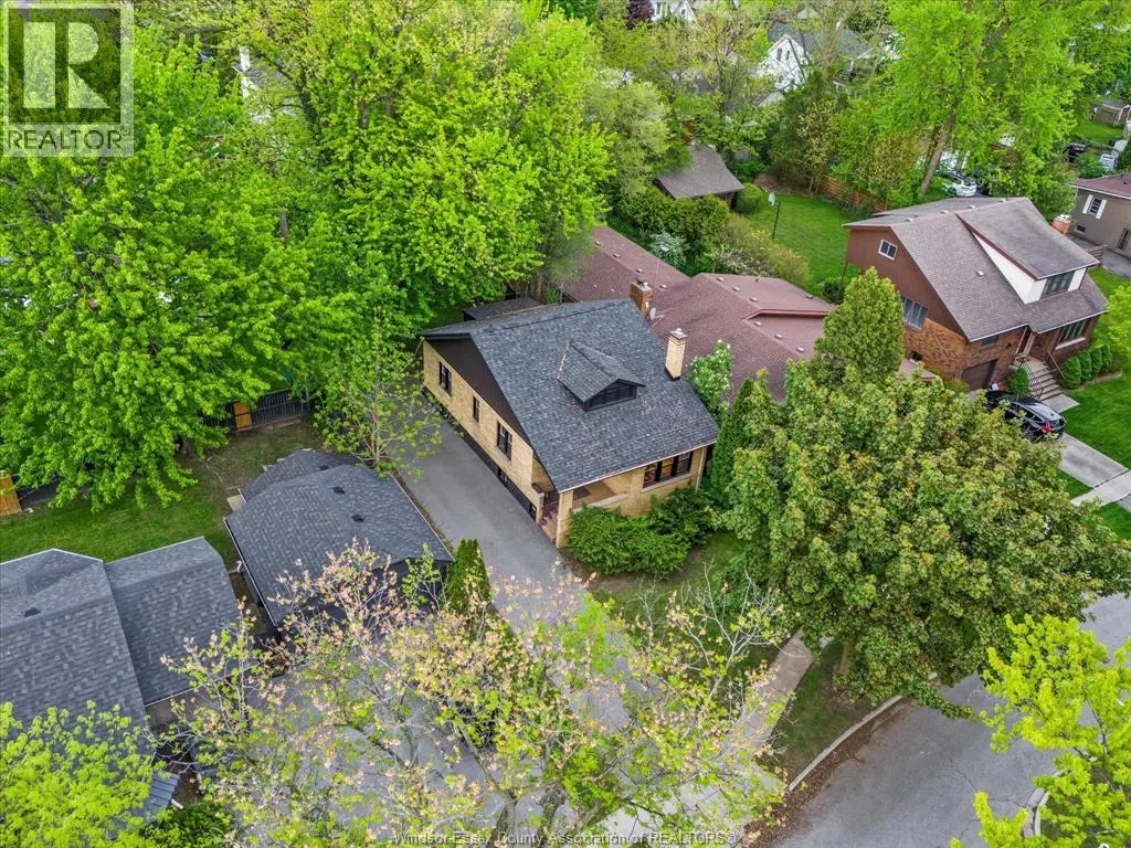 216 THOMPSON BOULEVARD