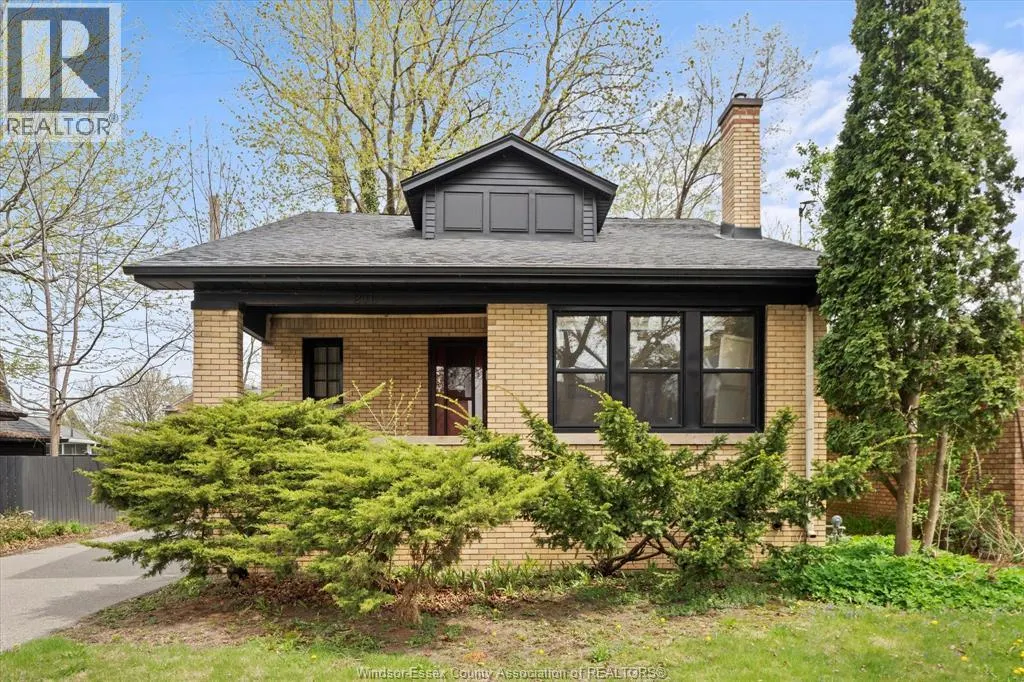 216 THOMPSON BOULEVARD