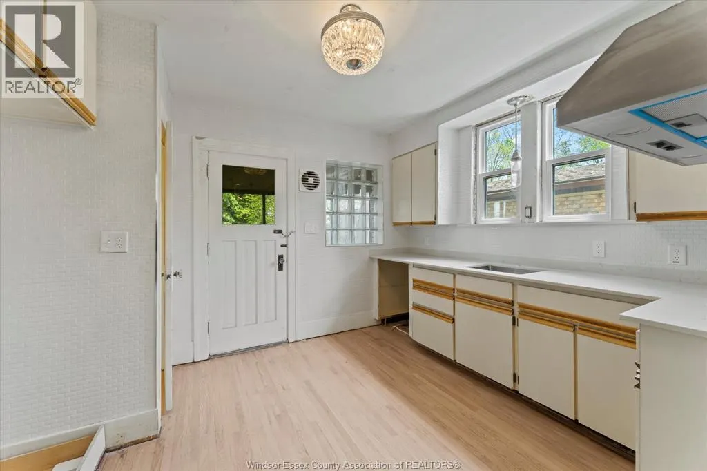 216 THOMPSON BOULEVARD