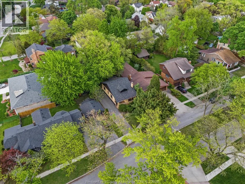 216 THOMPSON BOULEVARD