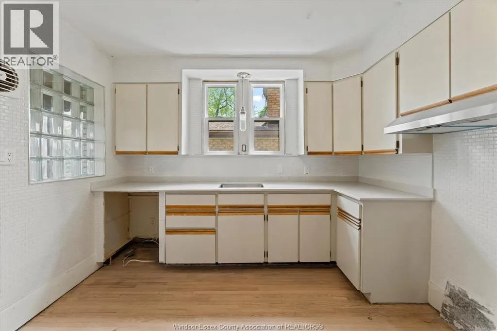 216 THOMPSON BOULEVARD