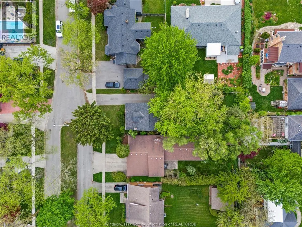 216 THOMPSON BOULEVARD