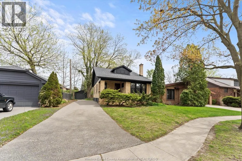 216 THOMPSON BOULEVARD