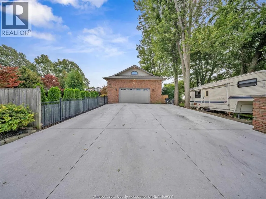223 Lakewood DRIVE