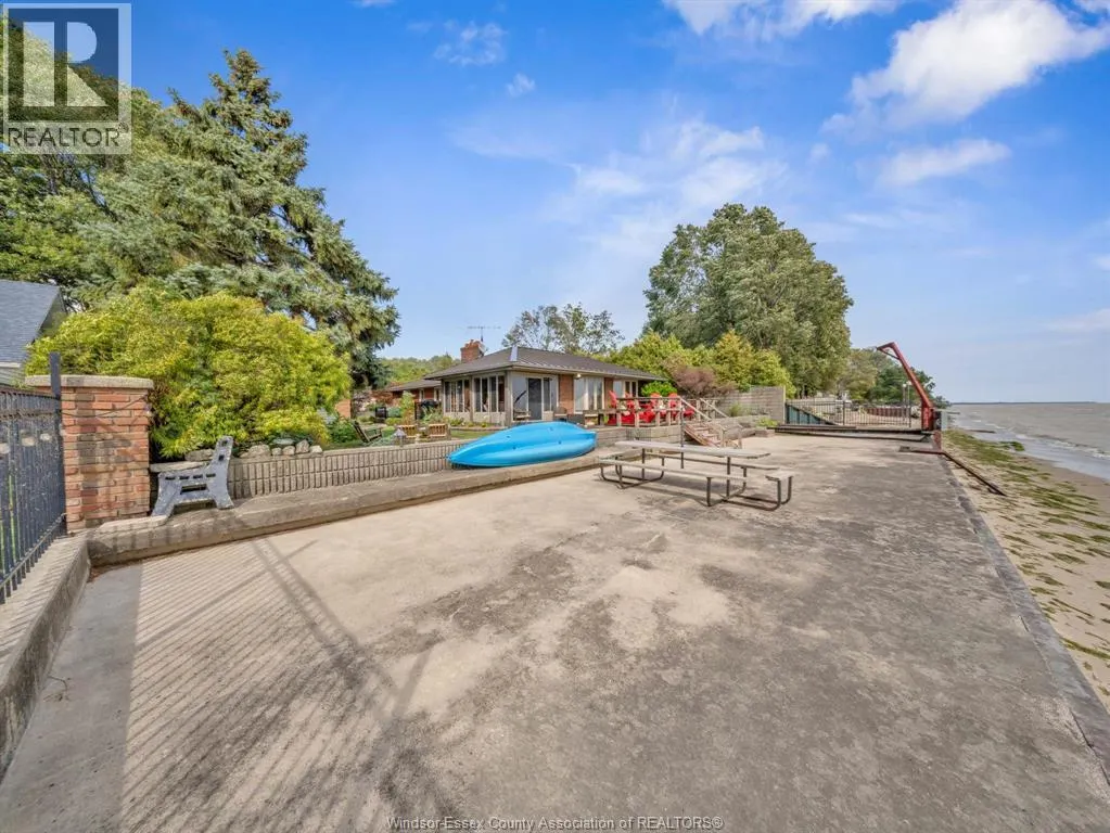 223 Lakewood DRIVE