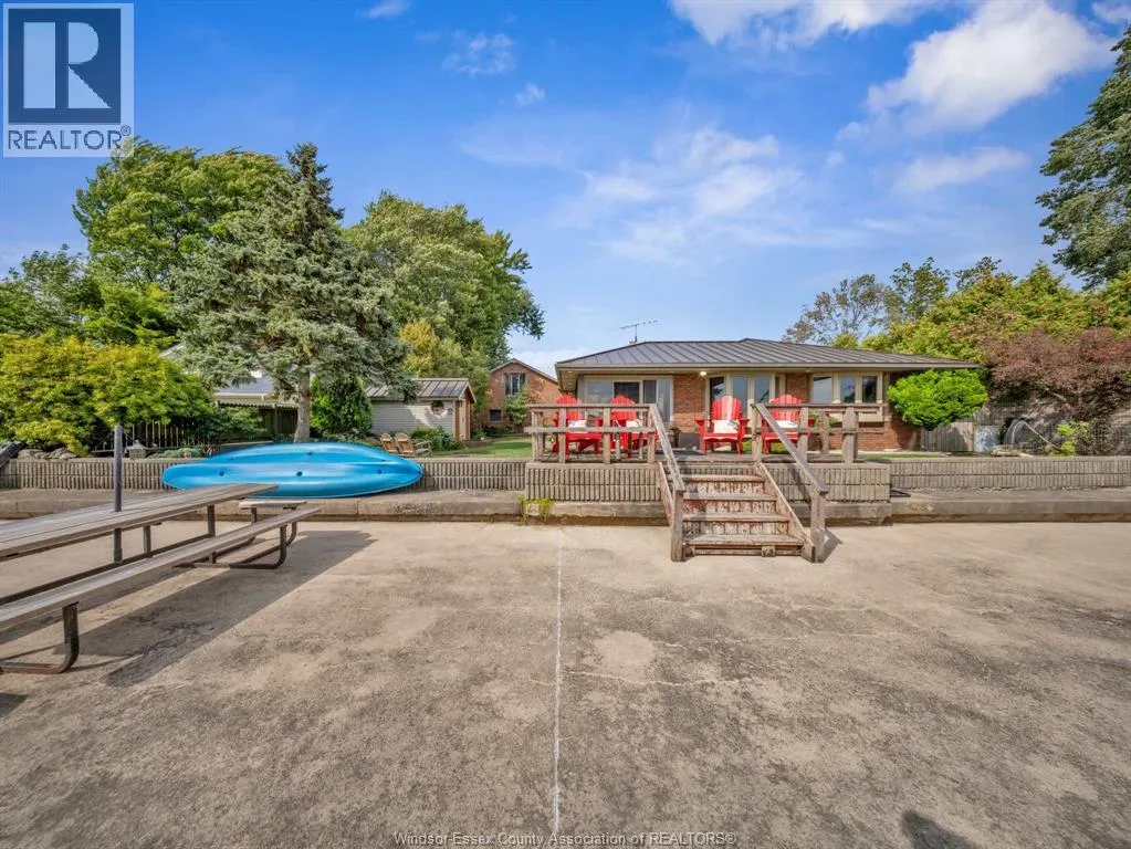 223 Lakewood DRIVE
