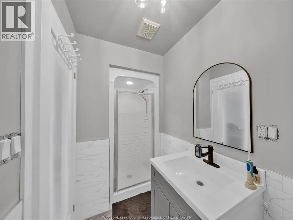 223 Lakewood DRIVE