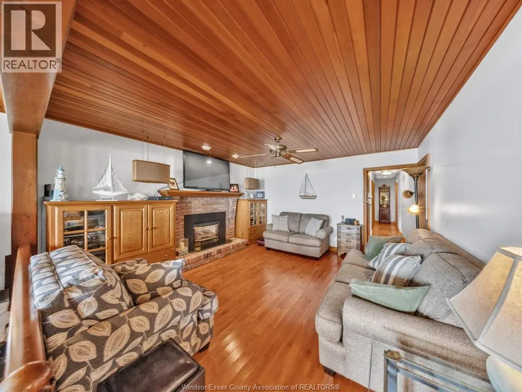 223 Lakewood DRIVE