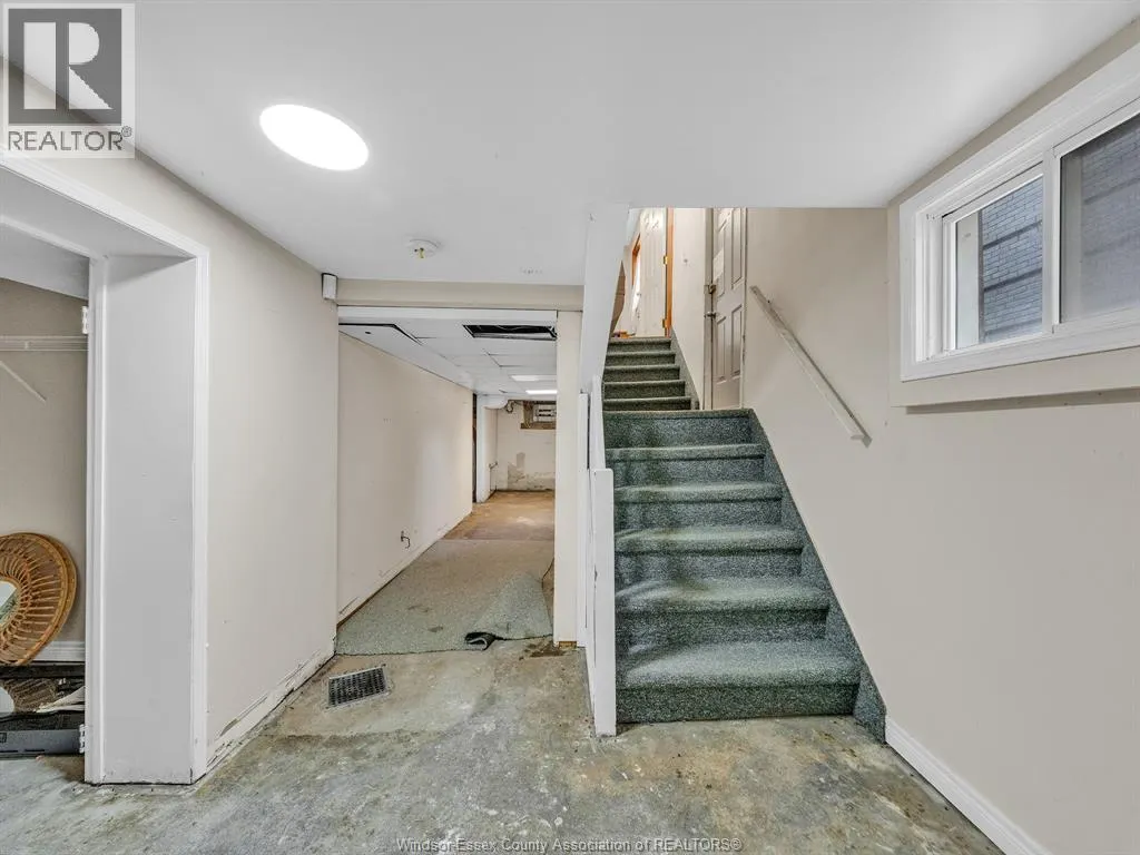 1069 OUELLETTE AVENUE