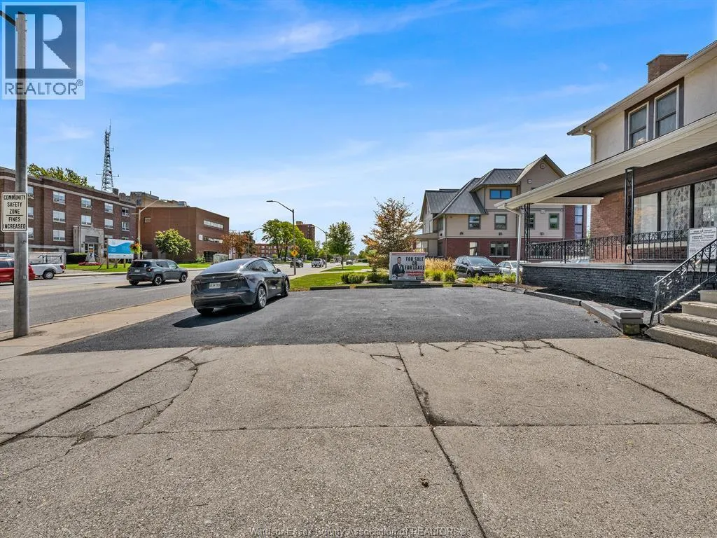 1069 OUELLETTE AVENUE