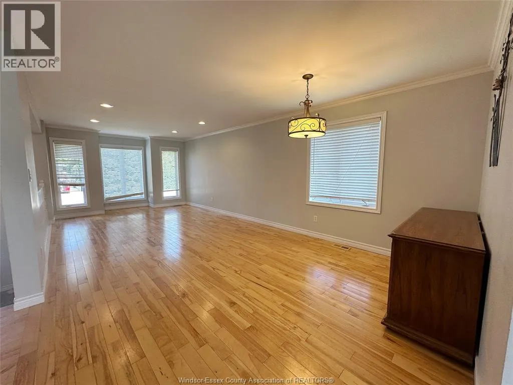 1530 OUTRAM AVENUE