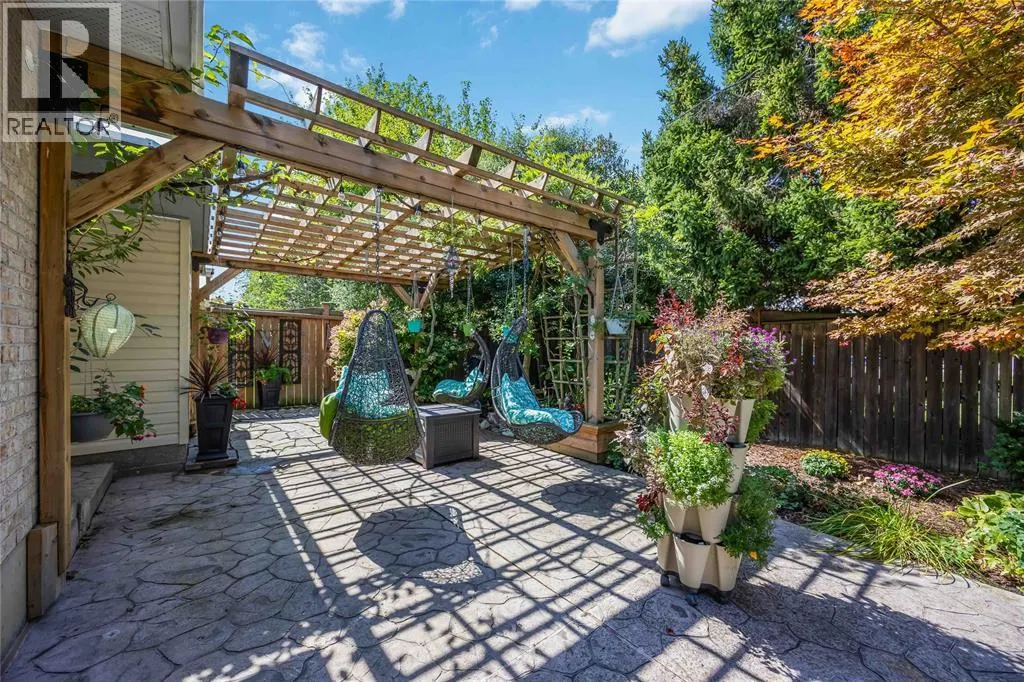 123 Cassandra BOULEVARD