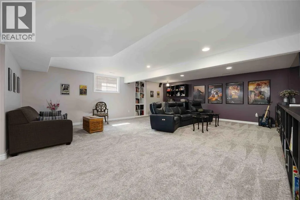 123 Cassandra BOULEVARD