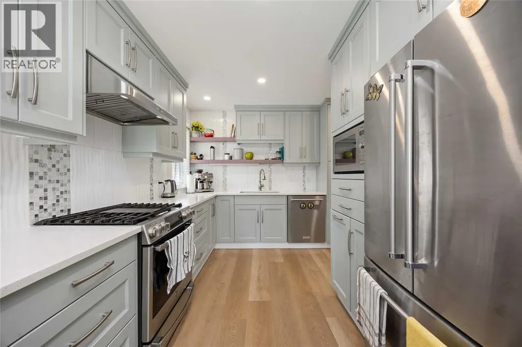 123 Cassandra BOULEVARD