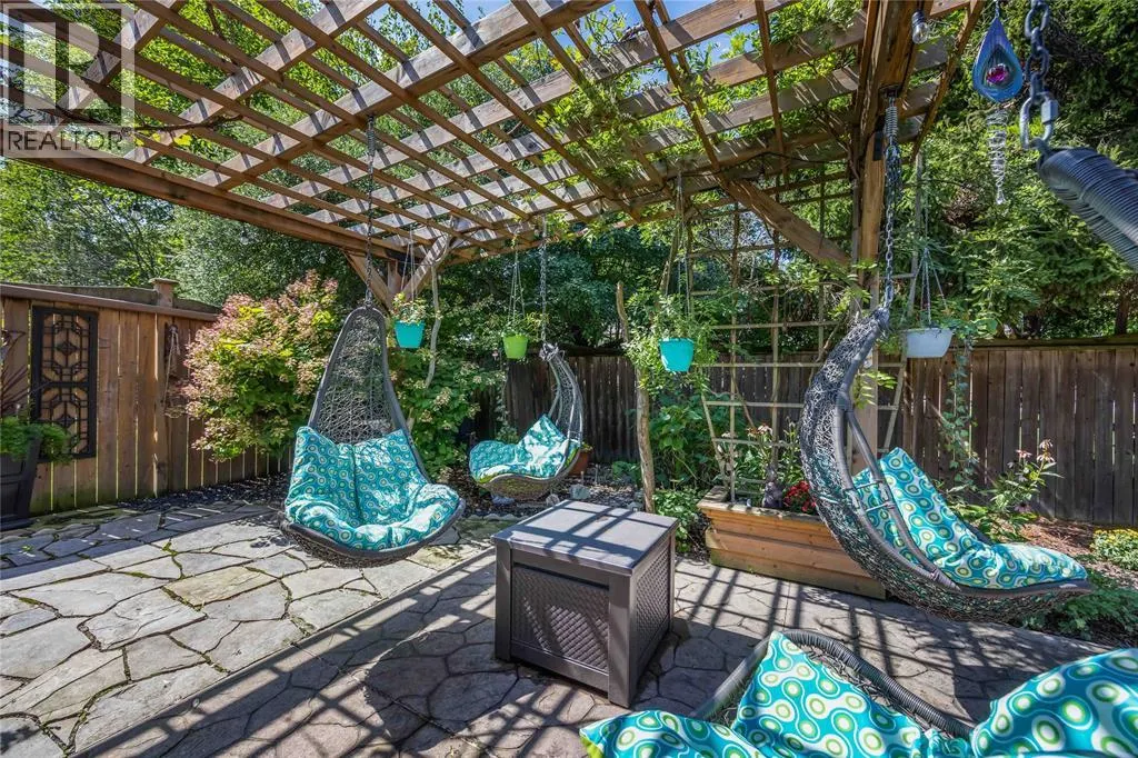 123 Cassandra BOULEVARD