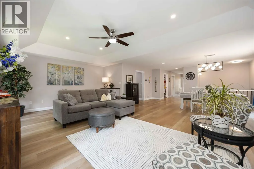 123 Cassandra BOULEVARD