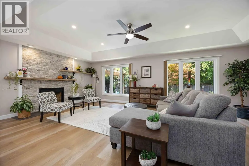 123 Cassandra BOULEVARD