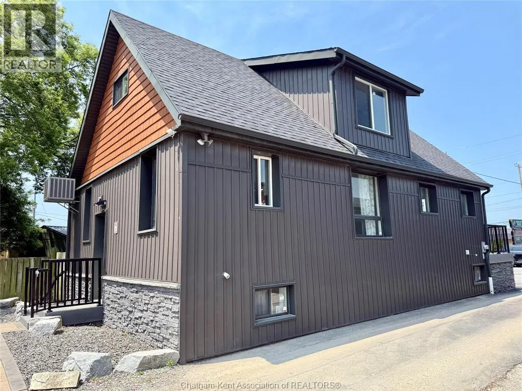 448 Grand AVENUE East