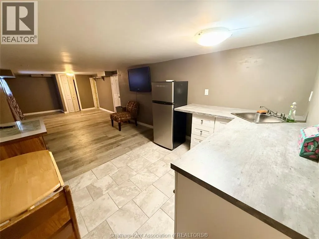448 Grand AVENUE East