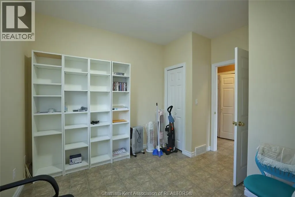 15 Oakgrove LANE