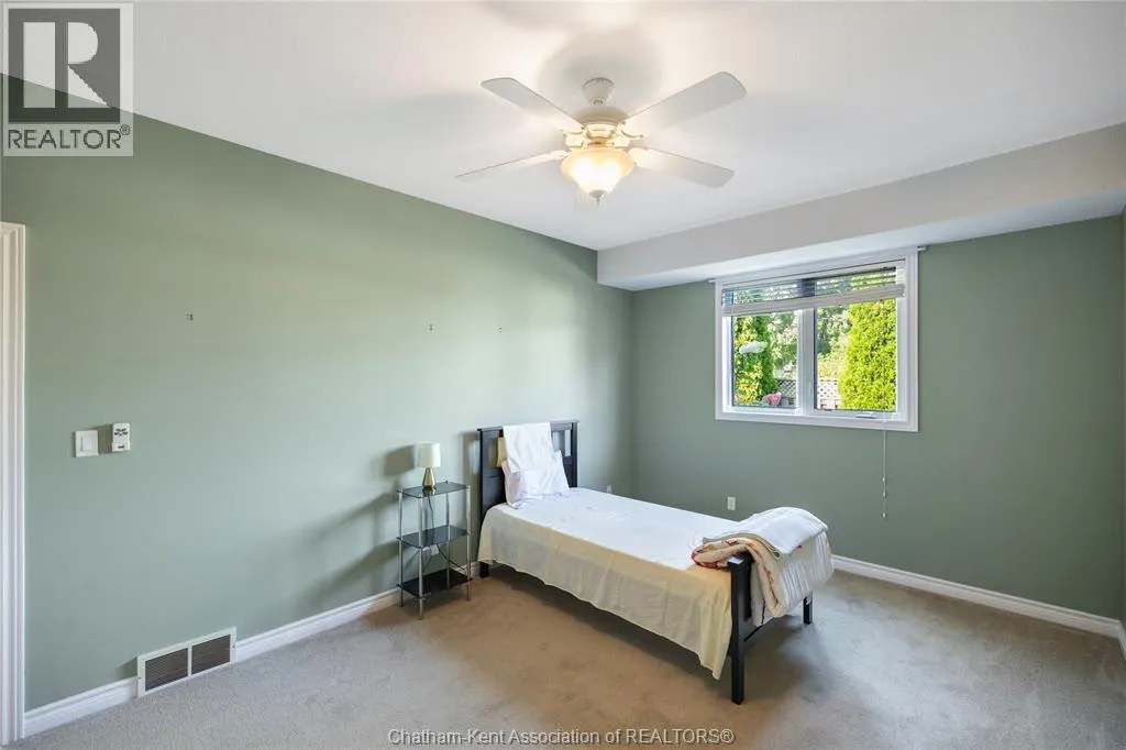 15 Oakgrove LANE
